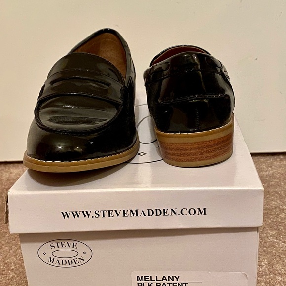 Steve Madden, size 8.5 (M), black patent leather loafer - Picture 4 of 4